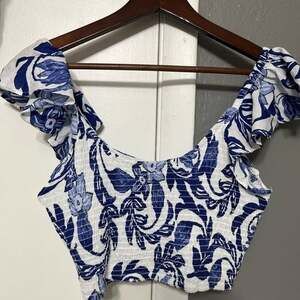 Floral Ruffle Sleeve Crop Top - Blue and White